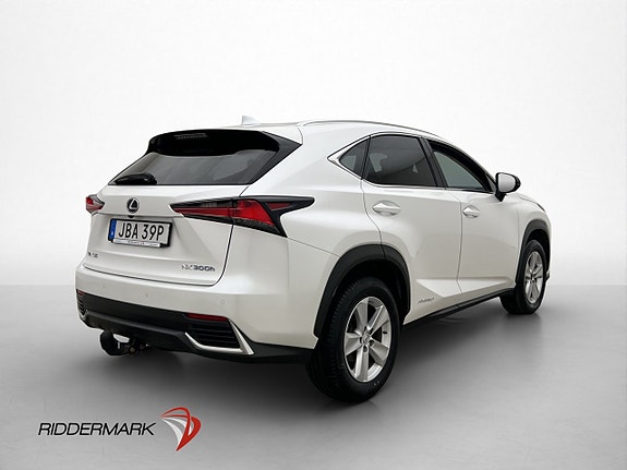 Lexus NX300h 8 of 30