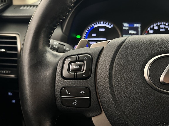 Lexus NX300h 20 of 30