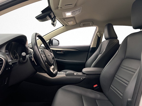 Lexus NX300h 13 of 30