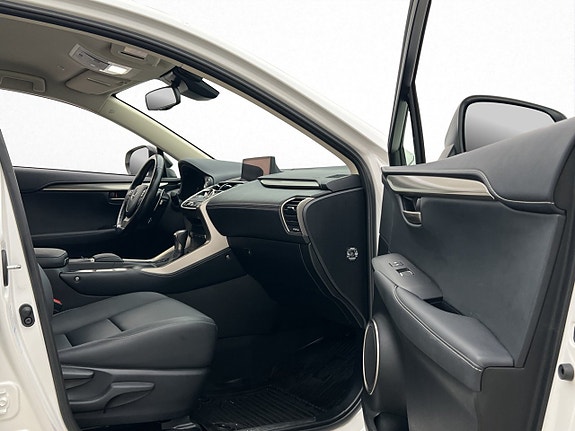 Lexus NX300h 17 of 30