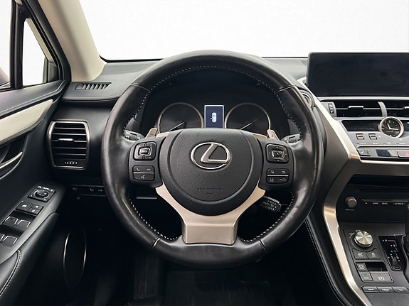 Lexus NX300h 15 of 30