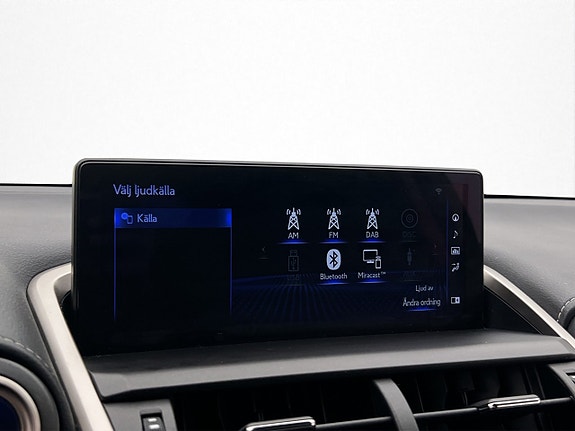Lexus NX300h 22 of 30