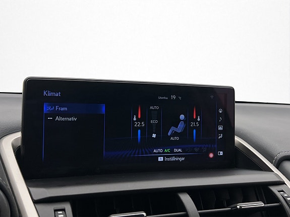 Lexus NX300h 25 of 30