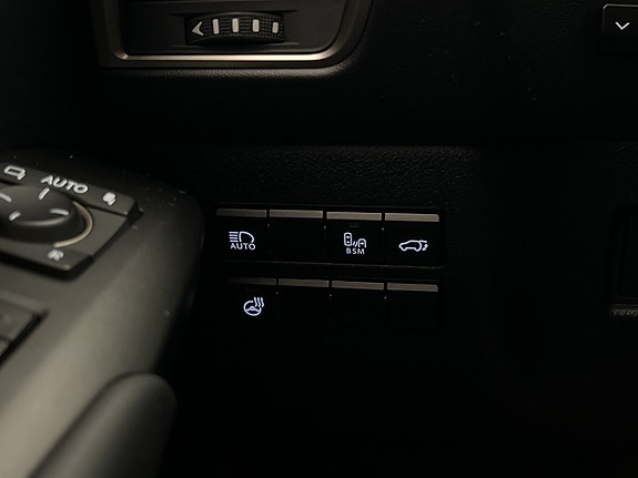 Lexus NX300h 30 of 30