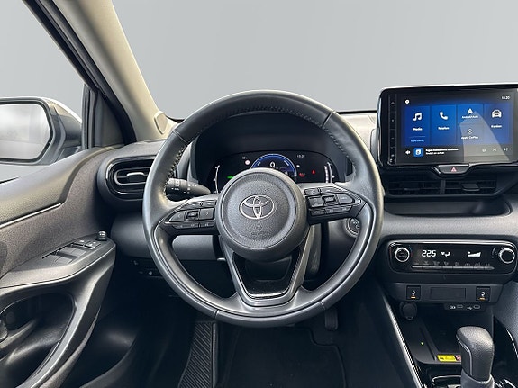 Toyota Yaris 9 of 12