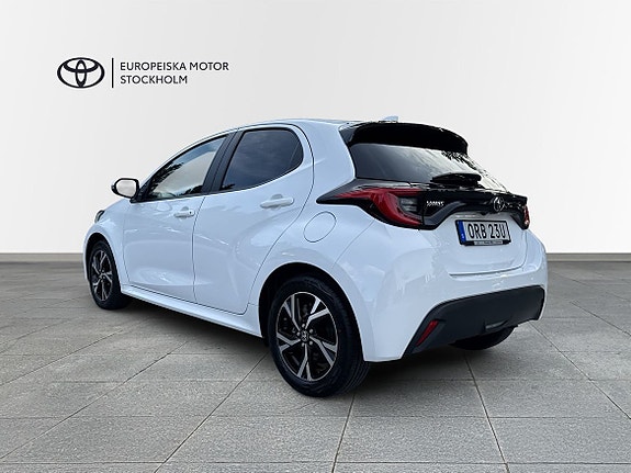 Toyota Yaris 2 of 12