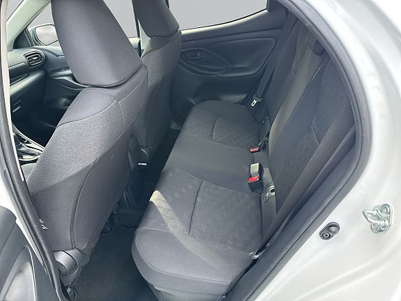 Toyota Yaris 7 of 12