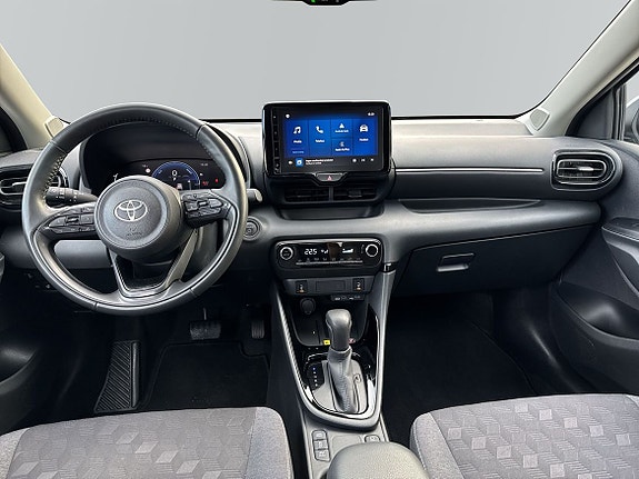Toyota Yaris 8 of 12