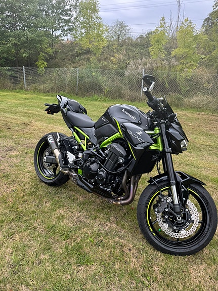 Kawasaki Z900 2 of 5