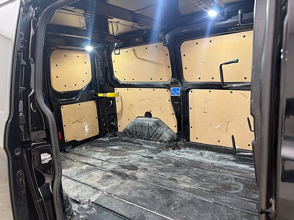 Ford Transit Custom 13 of 29