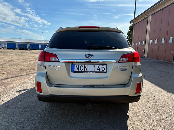 Subaru Outback 4 of 12