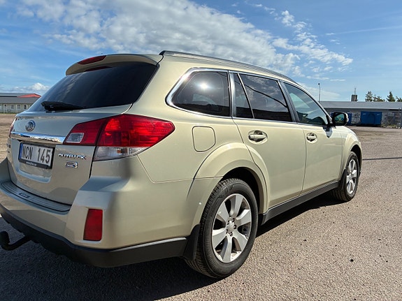 Subaru Outback 5 of 12
