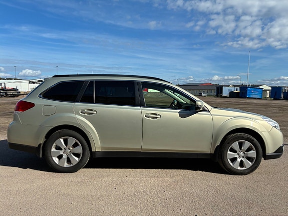 Subaru Outback 6 of 12