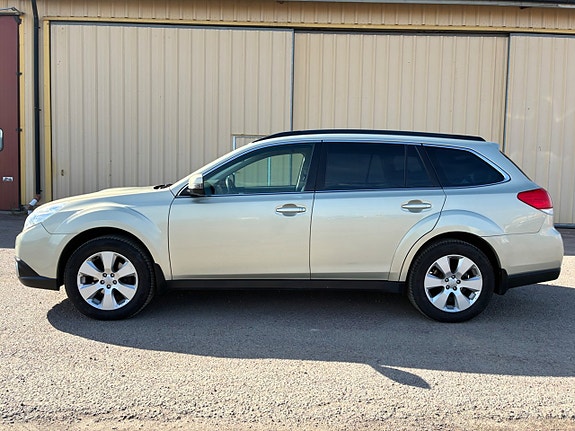 Subaru Outback 2 of 12