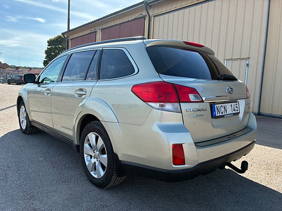 Subaru Outback 3 of 12