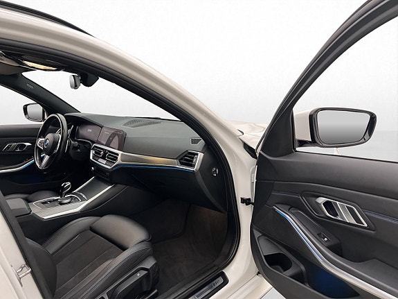 BMW 330e 16 of 30