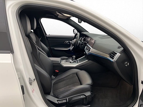 BMW 330e 15 of 30