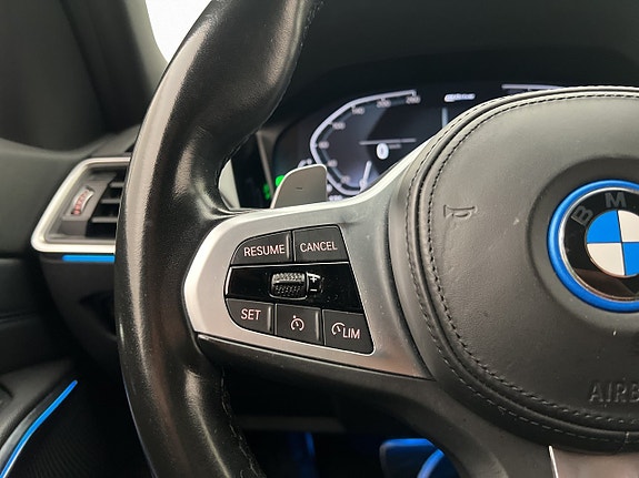 BMW 330e 20 of 30