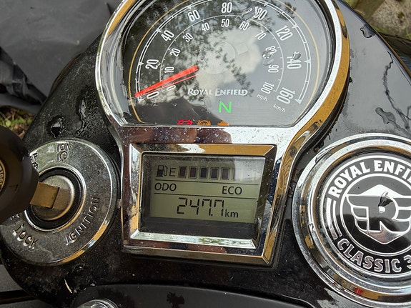 Royal Enfield CLASSIC 350 8 of 9