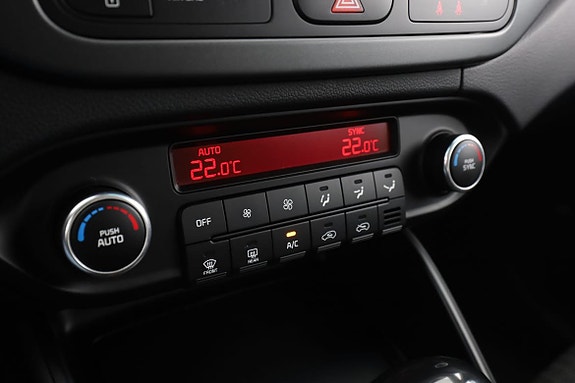 Kia Carens 25 of 30
