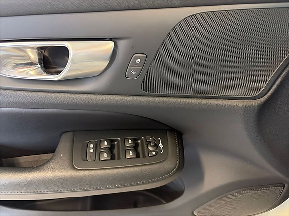Volvo V60 12 of 16