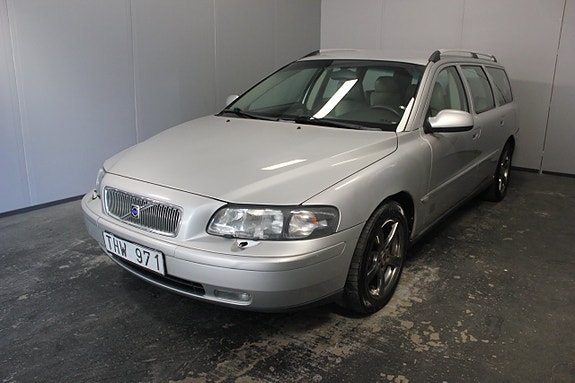 Volvo V70 2 of 19