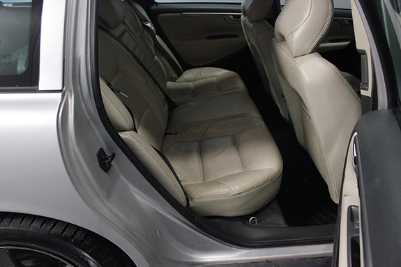Volvo V70 11 of 19