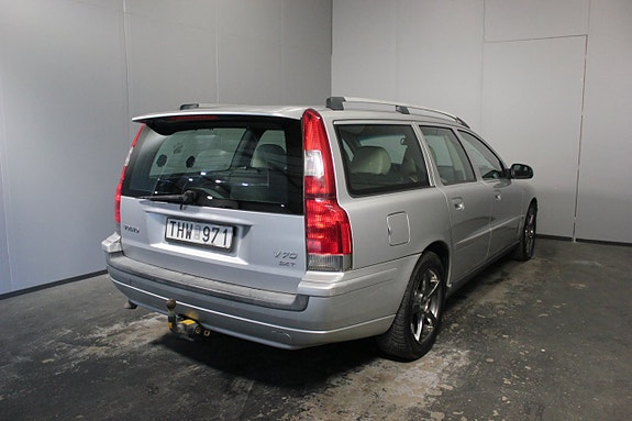 Volvo V70 4 of 19