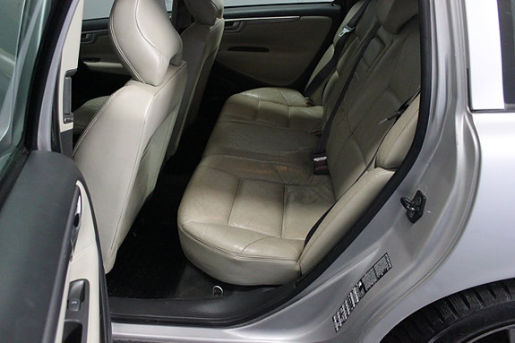 Volvo V70 10 of 19