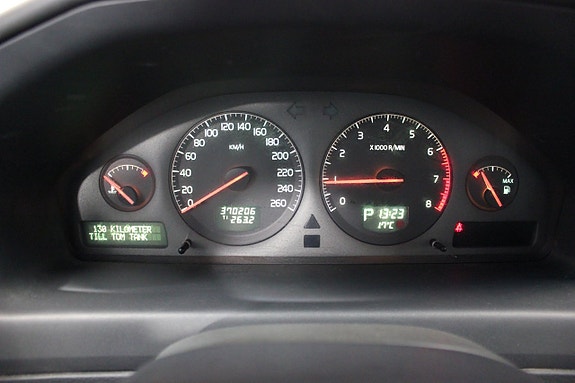 Volvo V70 14 of 19