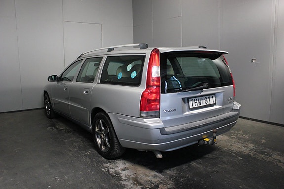 Volvo V70 3 of 19