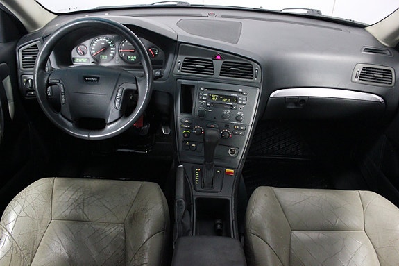 Volvo V70 12 of 19