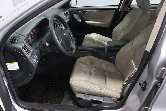 Volvo V70 8 of 19