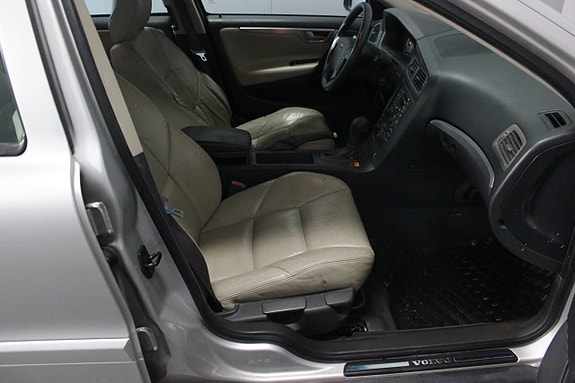 Volvo V70 9 of 19