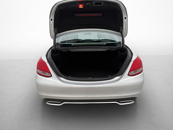 Mercedes-Benz C180 9 of 28