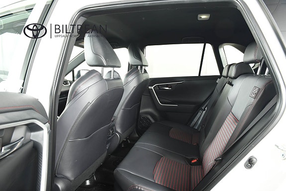 Toyota RAV4 8 of 14