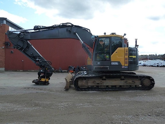 Volvo ECR235EL / Leica 3D, OilQuick, Schaktblad 3 of 19