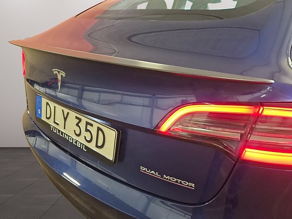 Tesla Model 3 10 of 18