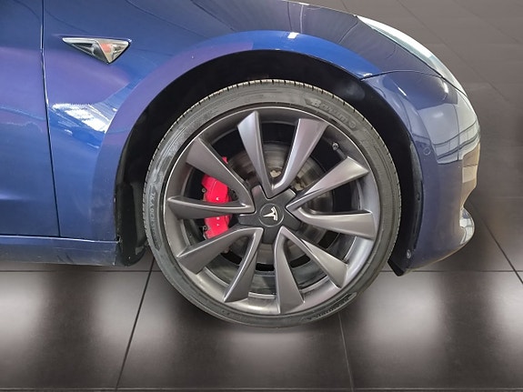 Tesla Model 3 9 of 18
