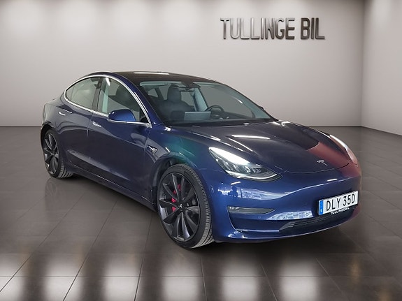 Tesla Model 3 7 of 18