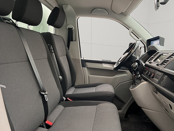 Volkswagen Transporter 26 of 30