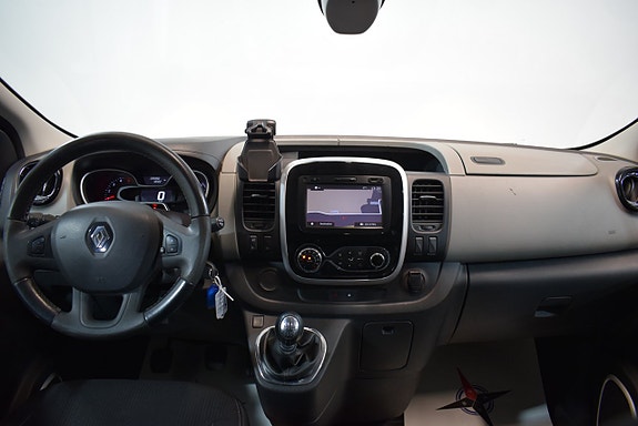 Renault Trafic 13 of 18
