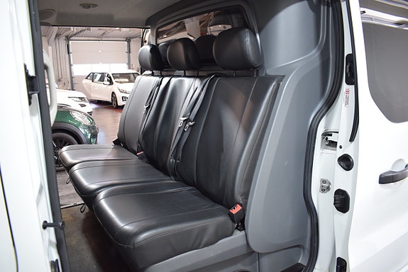 Renault Trafic 12 of 18