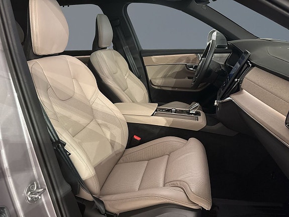 Volvo XC90 7 of 13