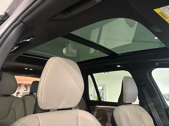 Volvo XC90 10 of 13