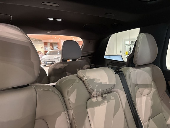 Volvo XC90 11 of 13