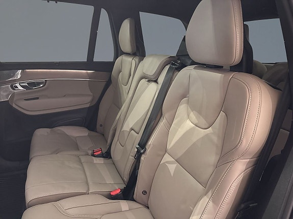 Volvo XC90 8 of 13
