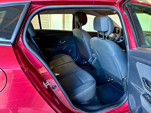 Renault Megane 10 of 10