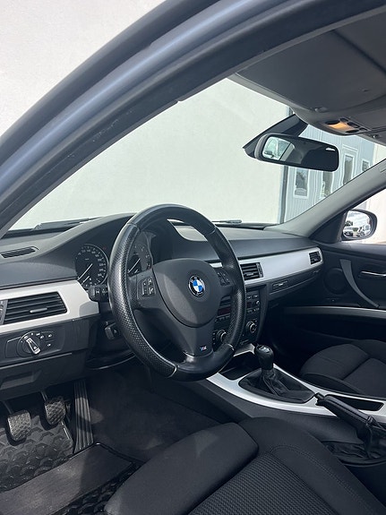BMW 320i 6 of 17