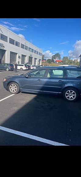 Volvo V70 2 of 8